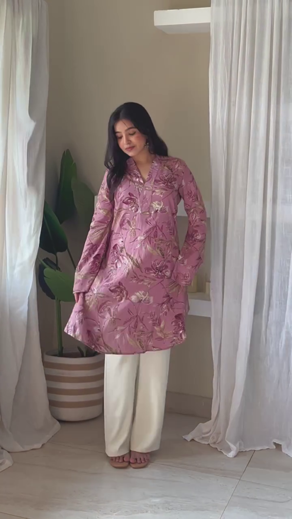 Women Printed  Kurta With Pant Set - Image 7