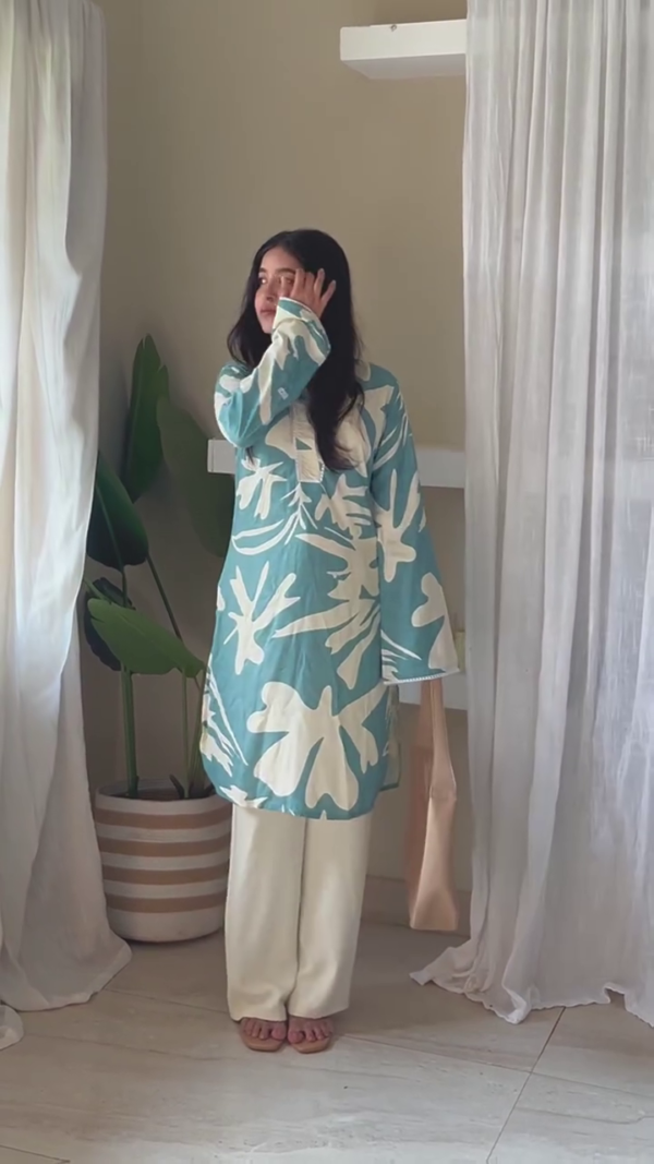 Women Printed  Kurta With Pant Set - Image 6