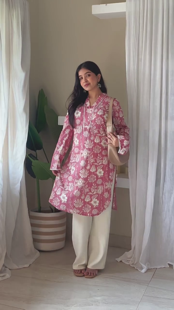 Women Printed  Kurta With Pant Set - Image 5